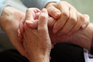 ¿Puedo orar para que un ser querido mayor de edad, descanse en paz?